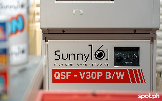 analog manila film processing lab spots sunny16 machine